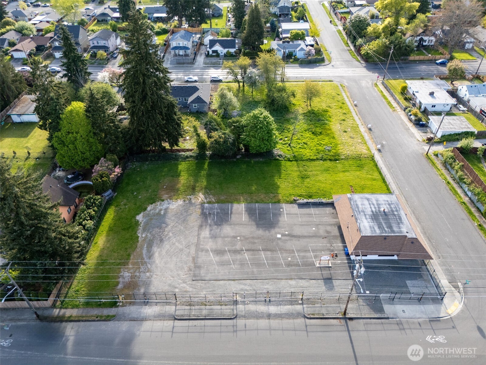 7002 S Park Avenue Property Photo 3