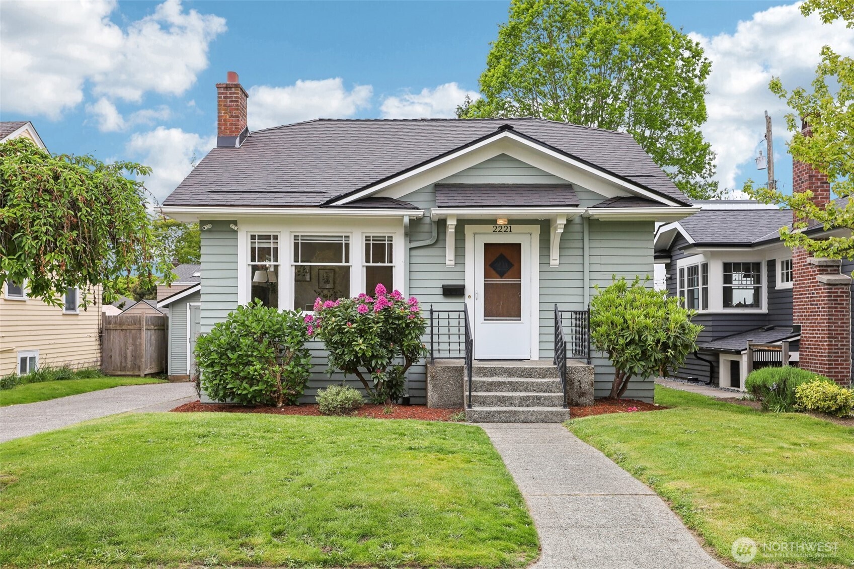 2221 44th Avenue Property Photo