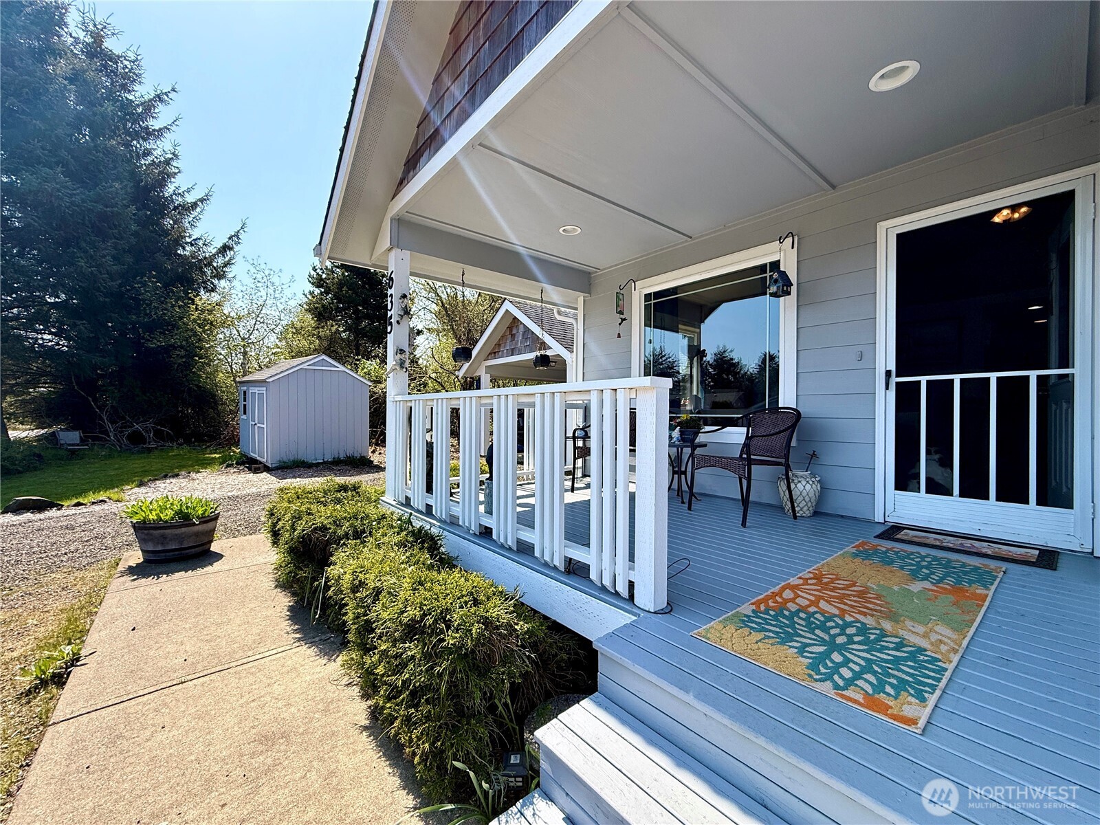 635 Island Circle Property Photo 1