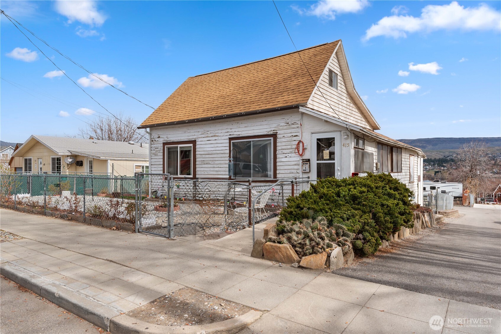 415 Walker St Property Photo