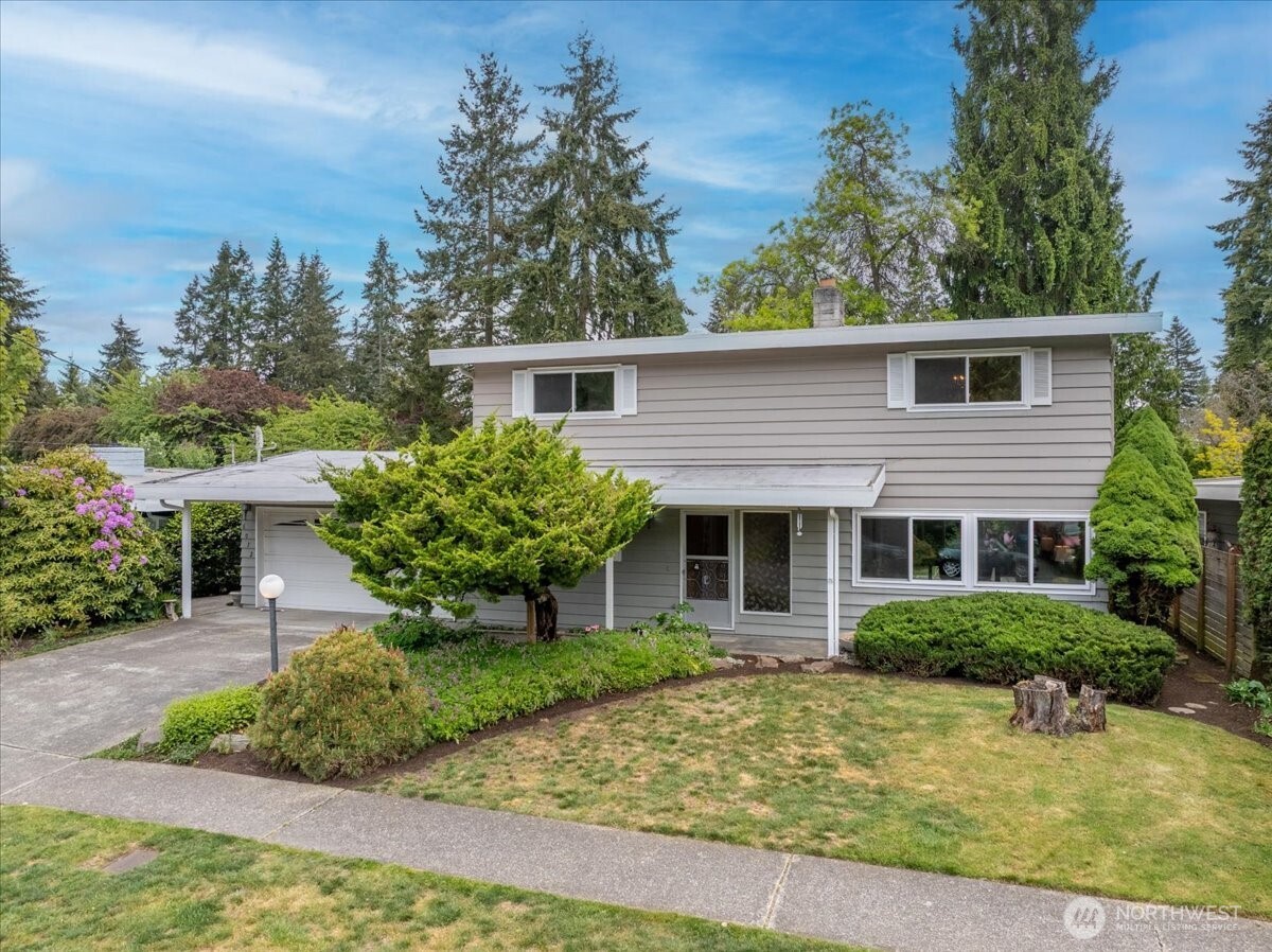 16012 Wallingford Avenue Property Photo