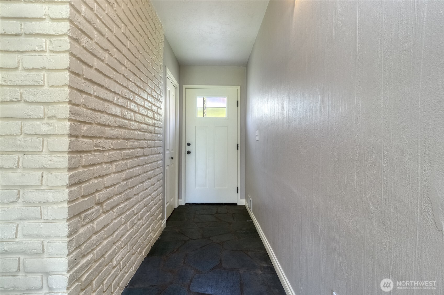 1836 Pike Place Property Photo 2