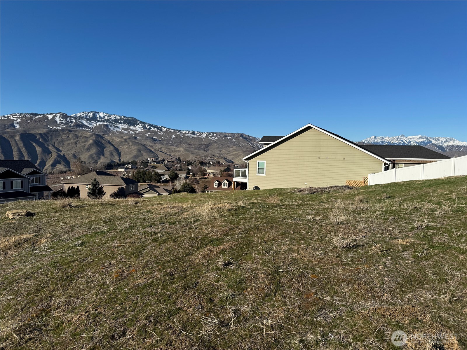 990 Sage Crest Drive Property Photo 2