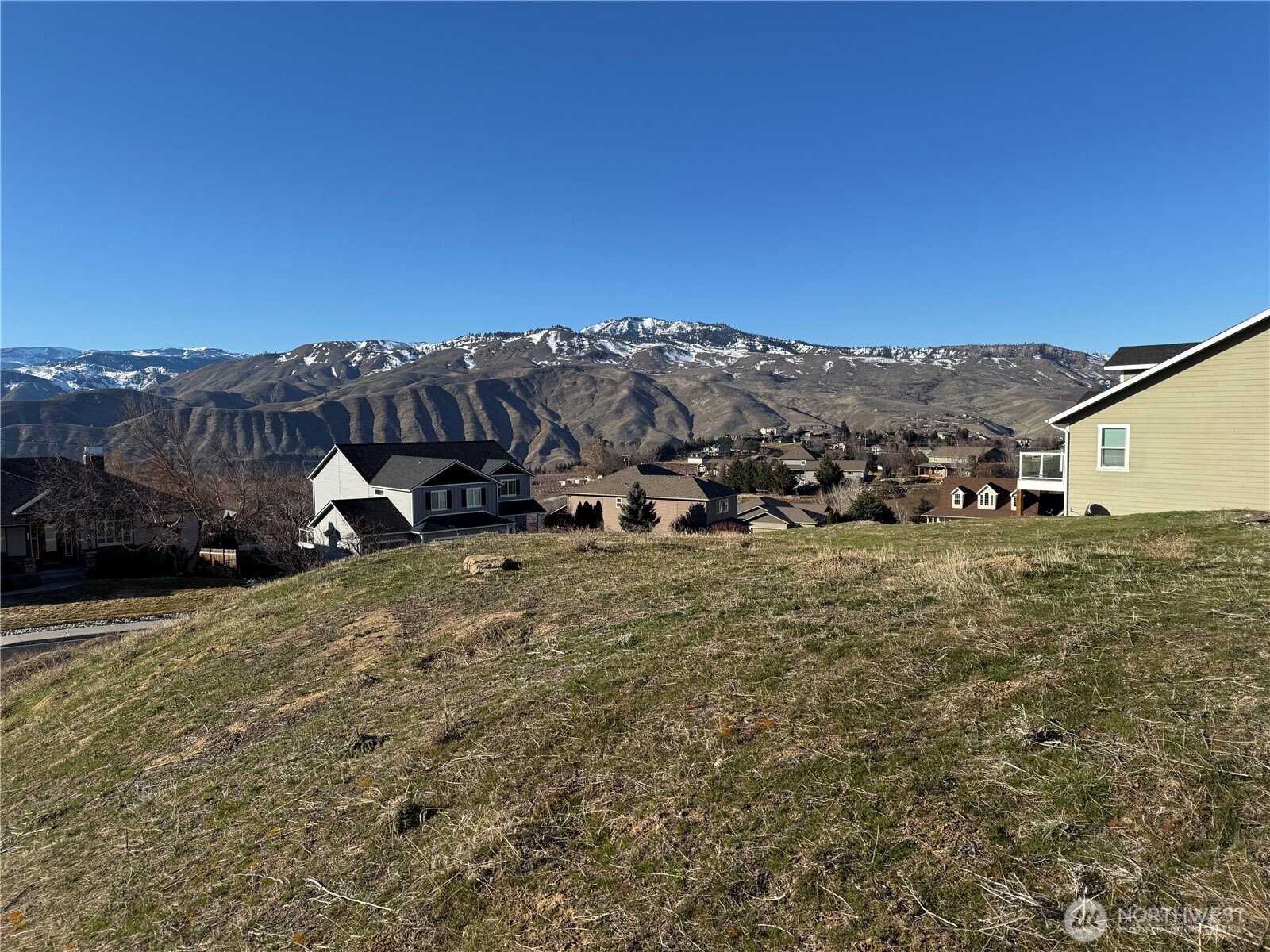 990 Sage Crest Drive Property Photo 3