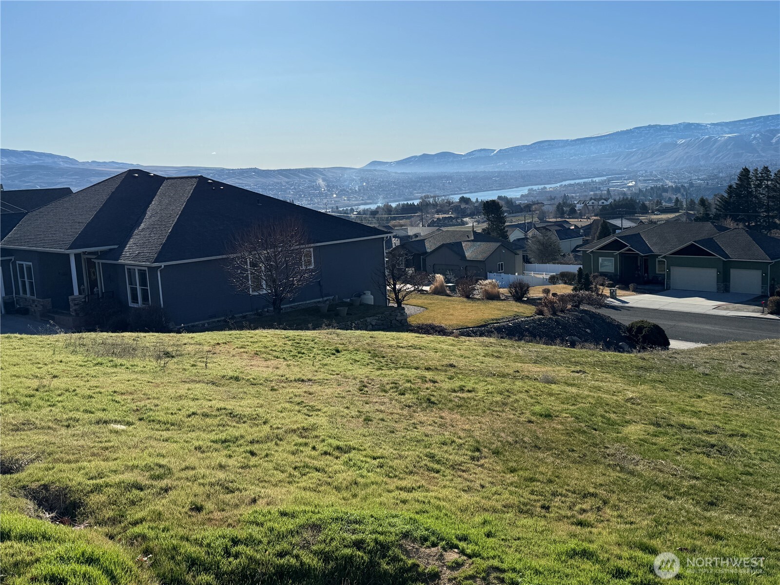 990 Sage Crest Drive Property Photo 4