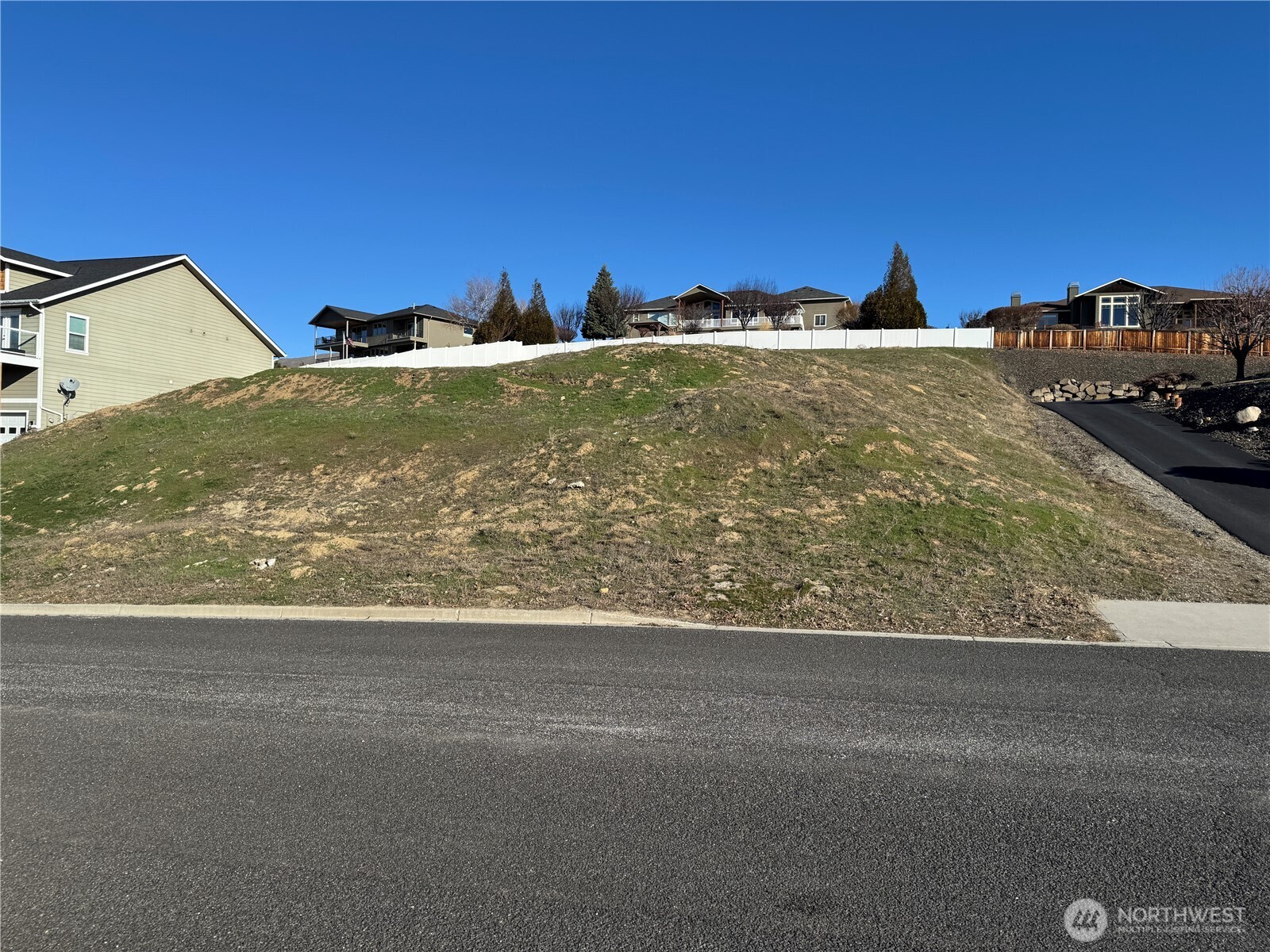 990 Sage Crest Drive Property Photo 8