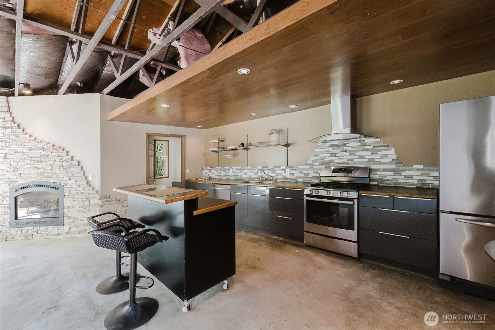 105 Schoolhouse Road Property Photo 1