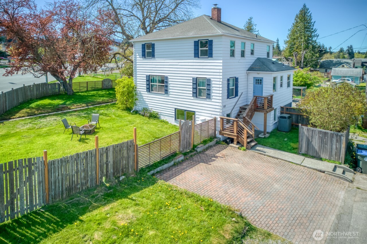 127 E Fourteenth Street Property Photo