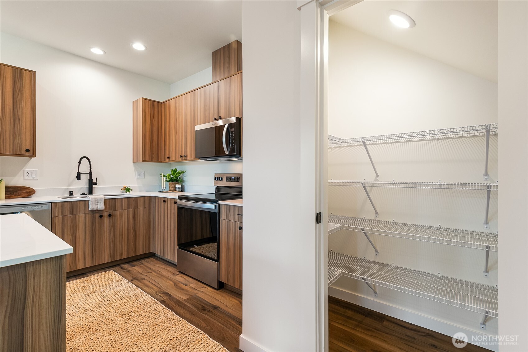 4226 Melrose Lane Property Photo 8