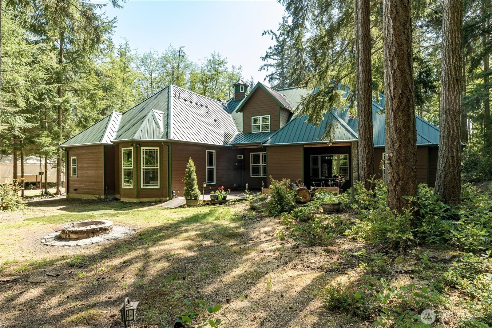 1059 Evergreen Lane Property Photo 3