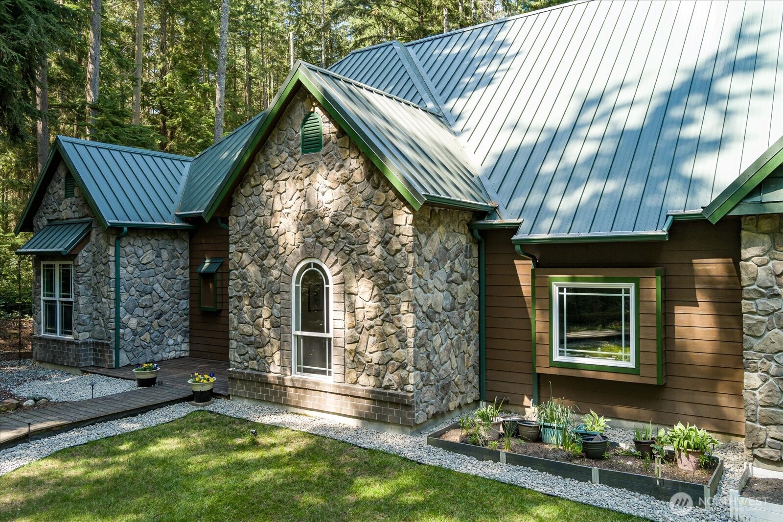1059 Evergreen Lane Property Photo 4