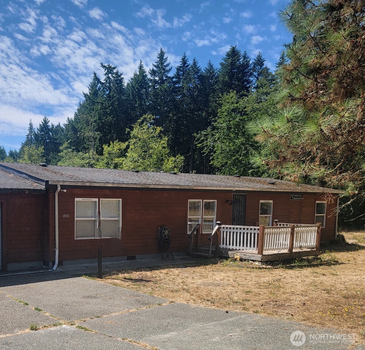1909 Lake Drive Property Photo 1