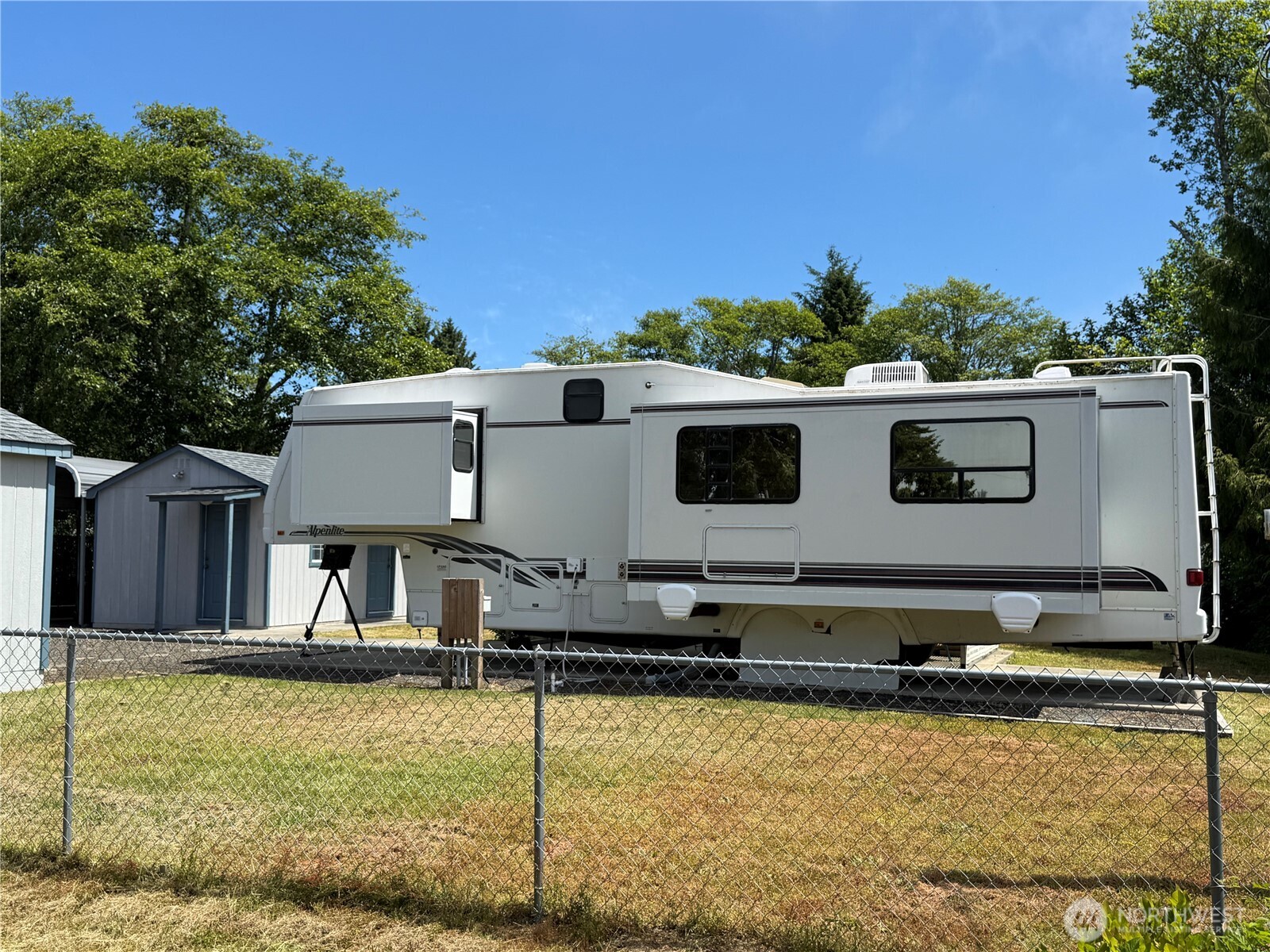 1560 S Broadway Property Photo 1