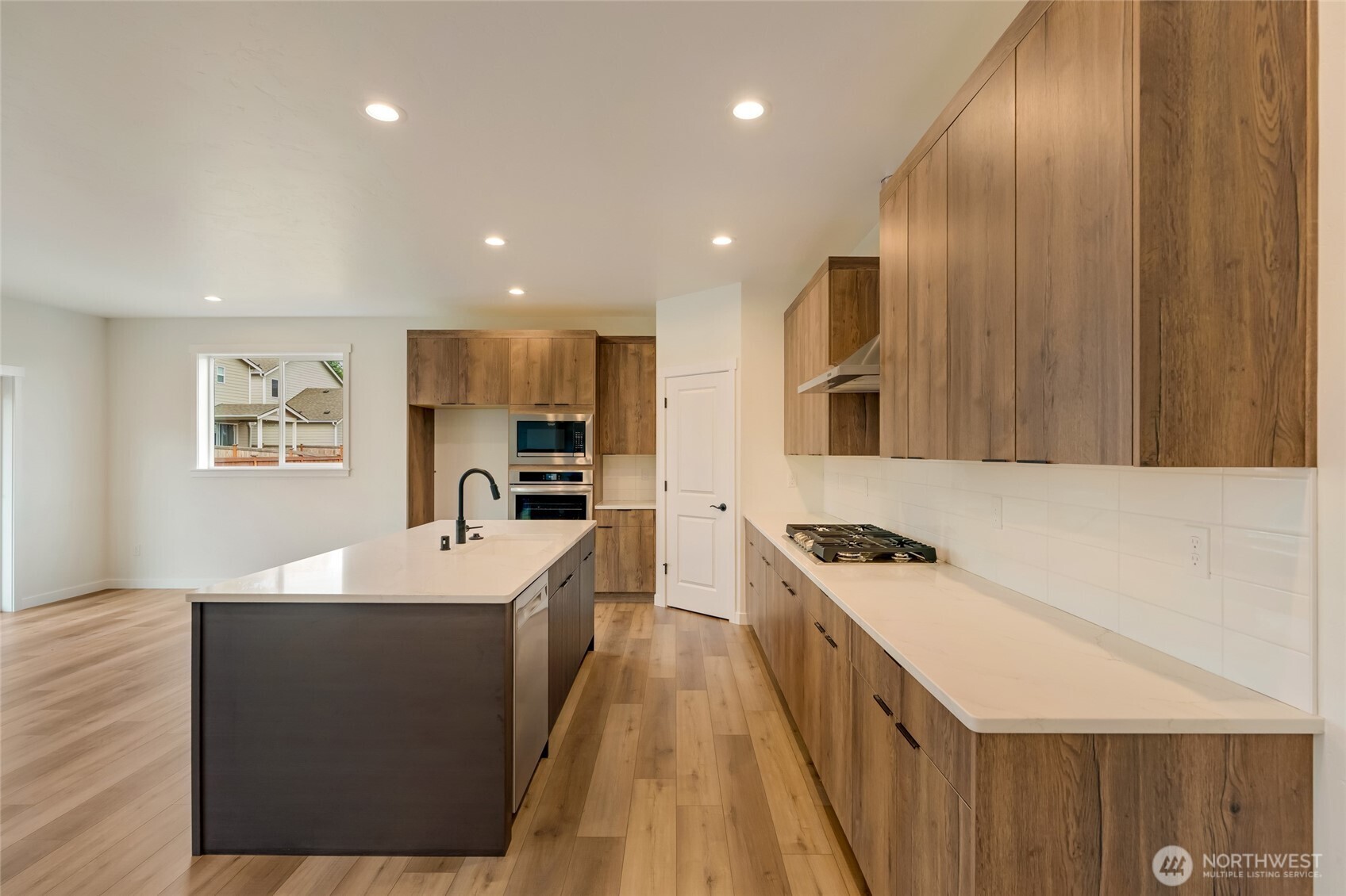 17859 26th Drive Property Photo 8