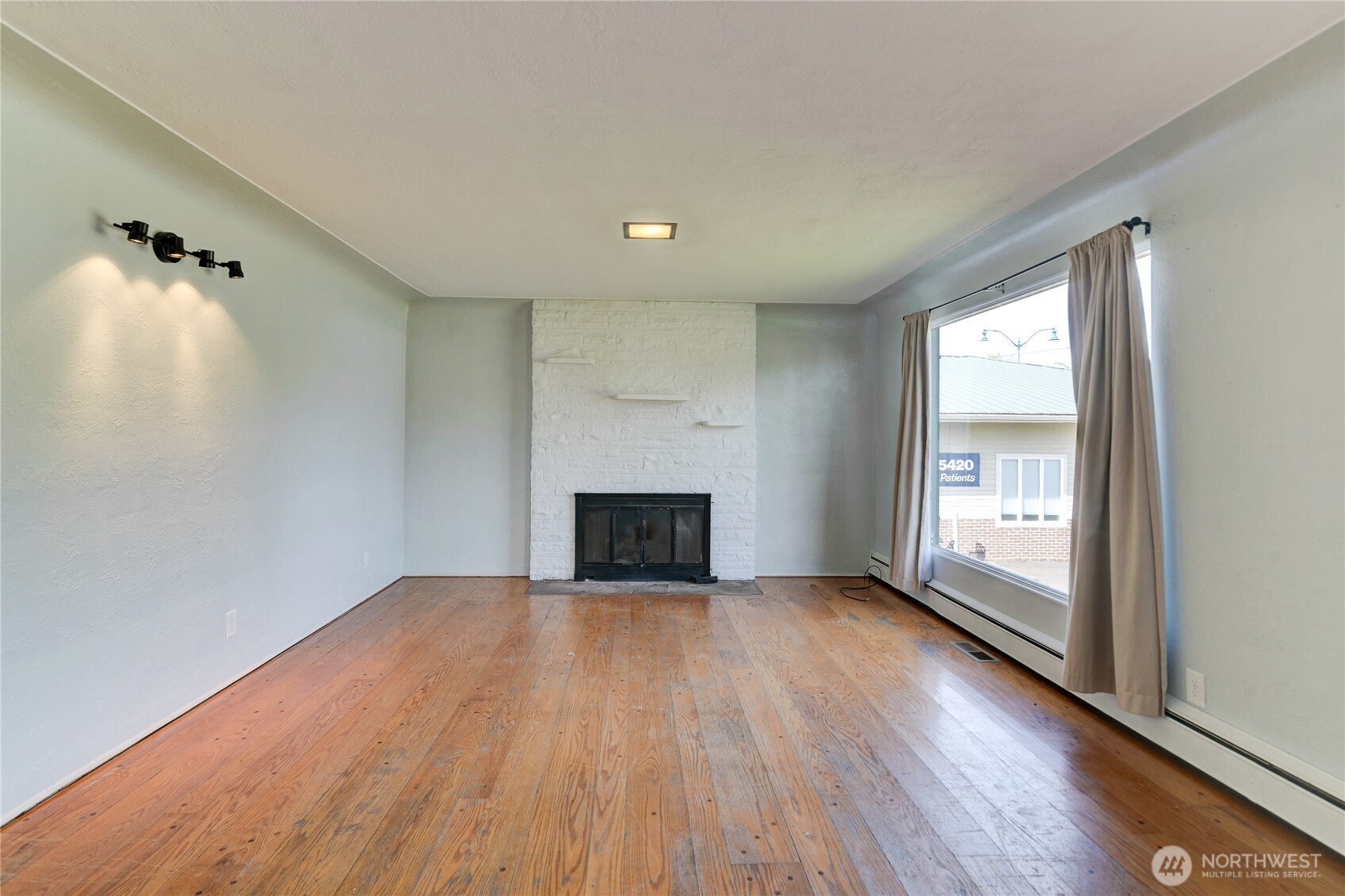 6017 S Capitol Boulevard Property Photo 6