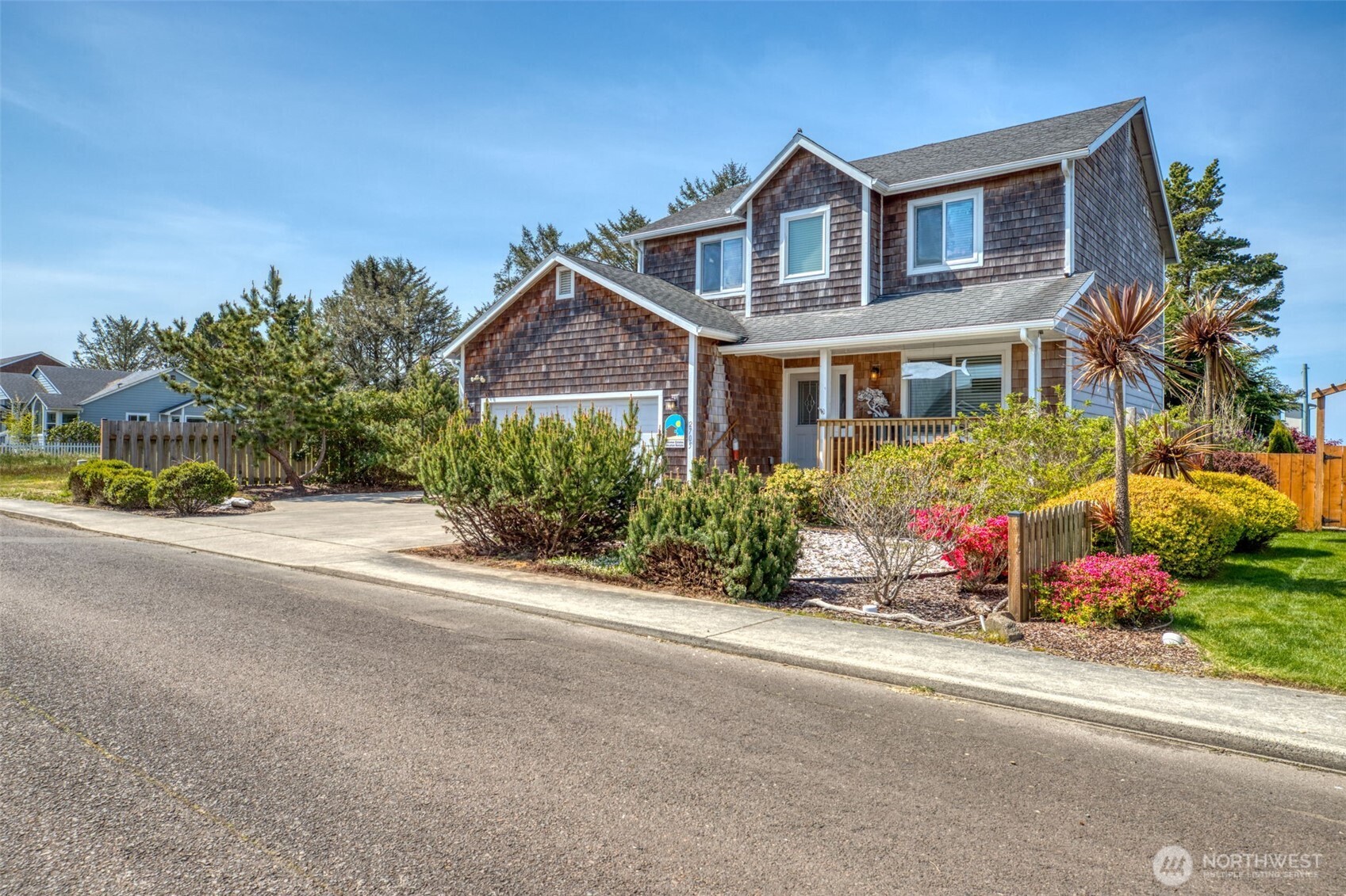 2705 N Sea Crest Avenue Property Photo 1