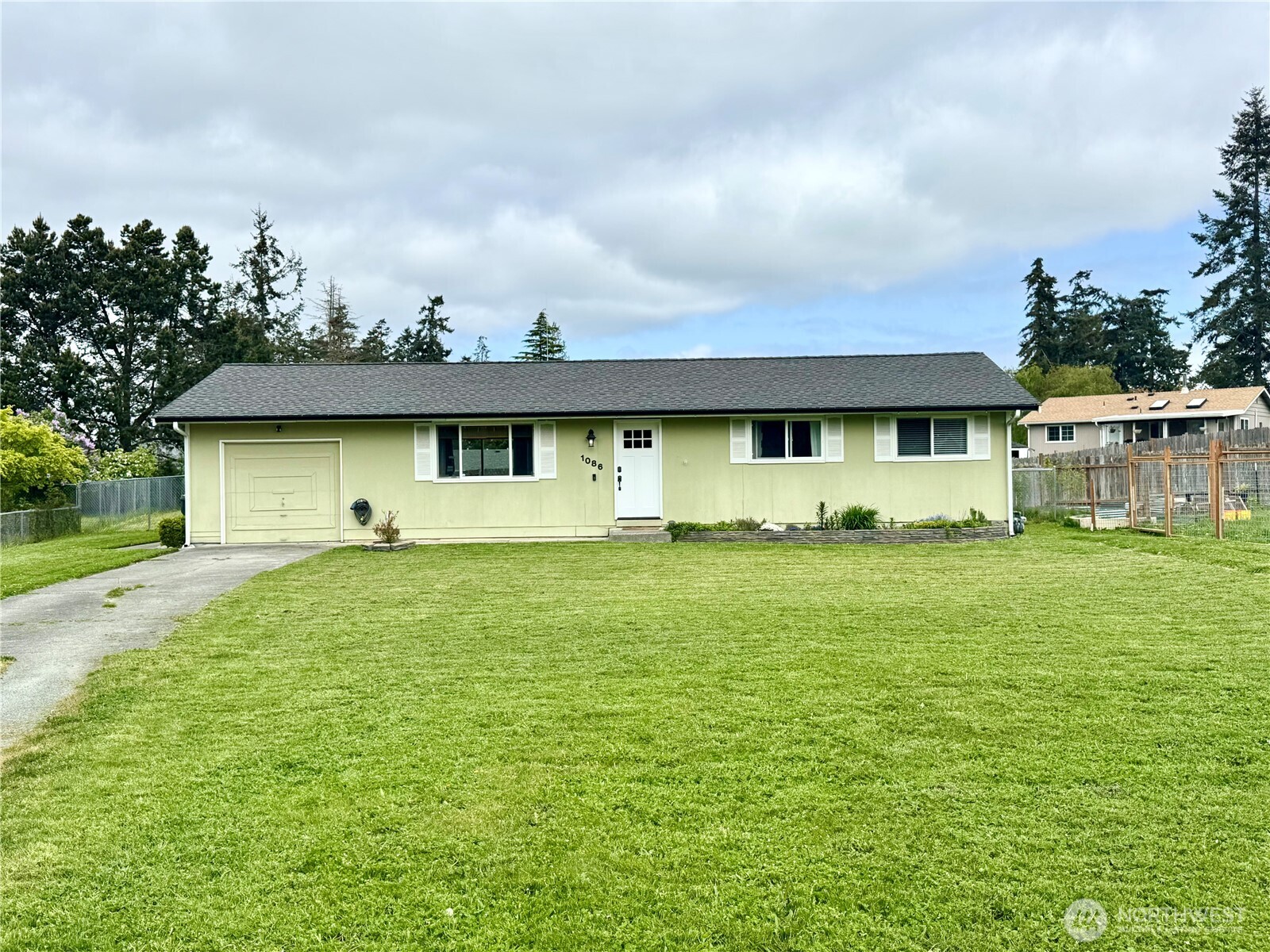 1086 Greenwood Street Property Photo 1