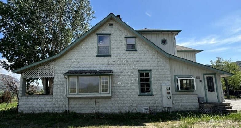 193 Golden Road Property Photo 4