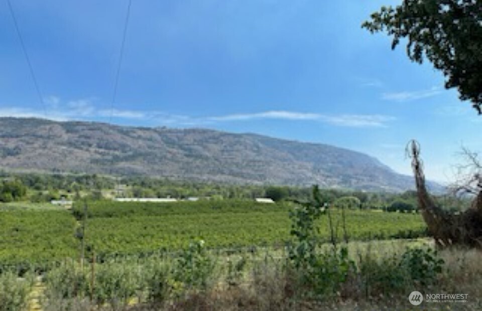 193 Golden Road Property Photo 5