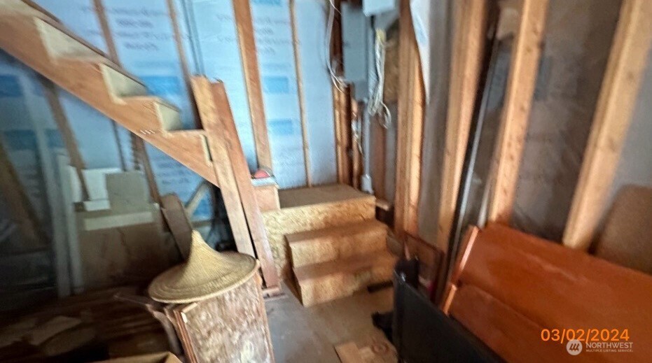 193 Golden Road Property Photo 8