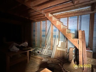 193 Golden Road Property Photo 9