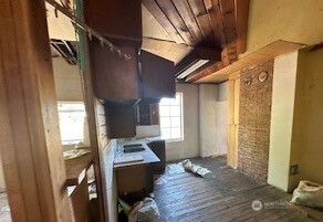 193 Golden Road Property Photo 11
