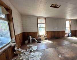 193 Golden Road Property Photo 14