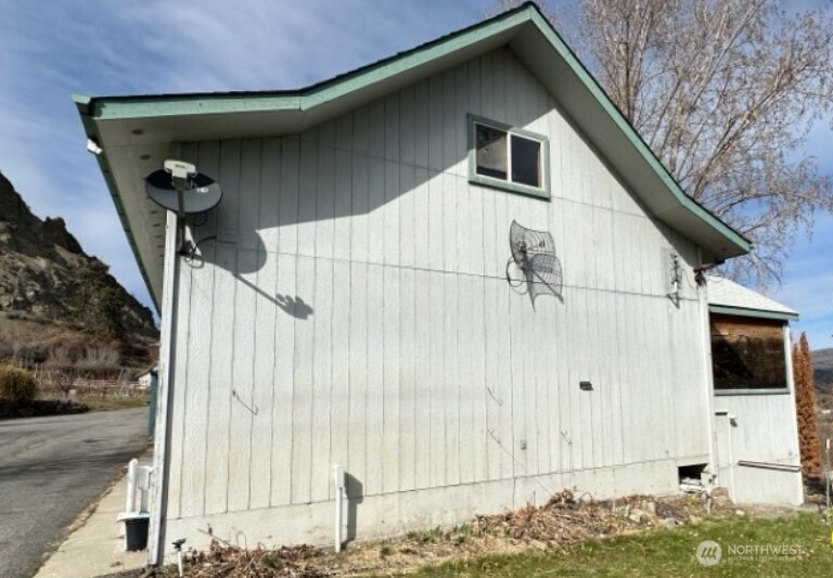 193 Golden Road Property Photo 16