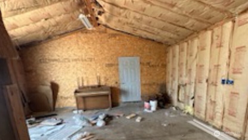 193 Golden Road Property Photo 17