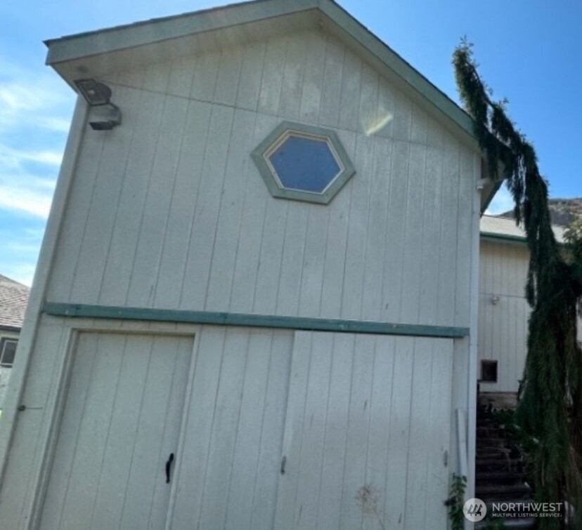 193 Golden Road Property Photo 22