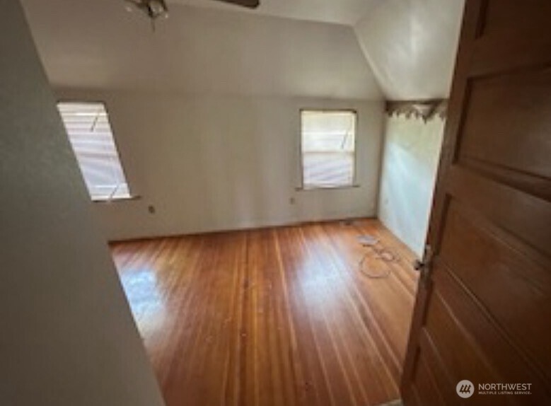 193 Golden Road Property Photo 23