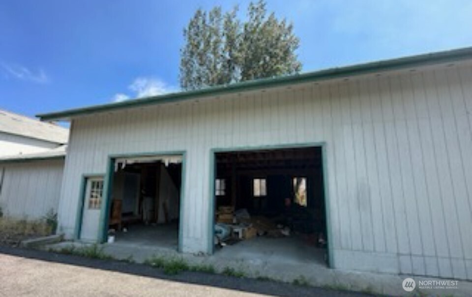 193 Golden Road Property Photo 24