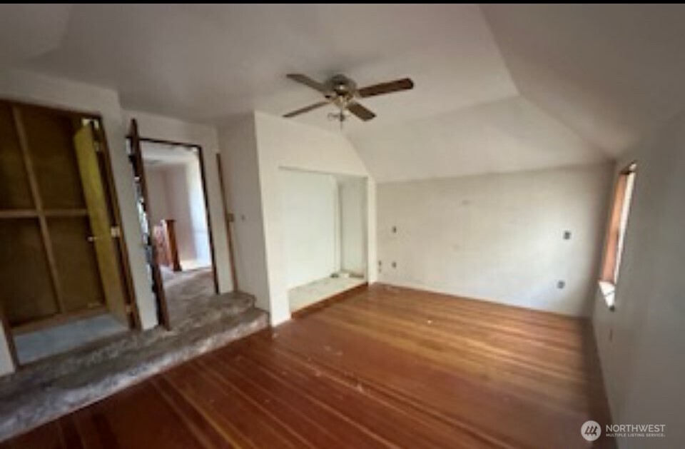 193 Golden Road Property Photo 26