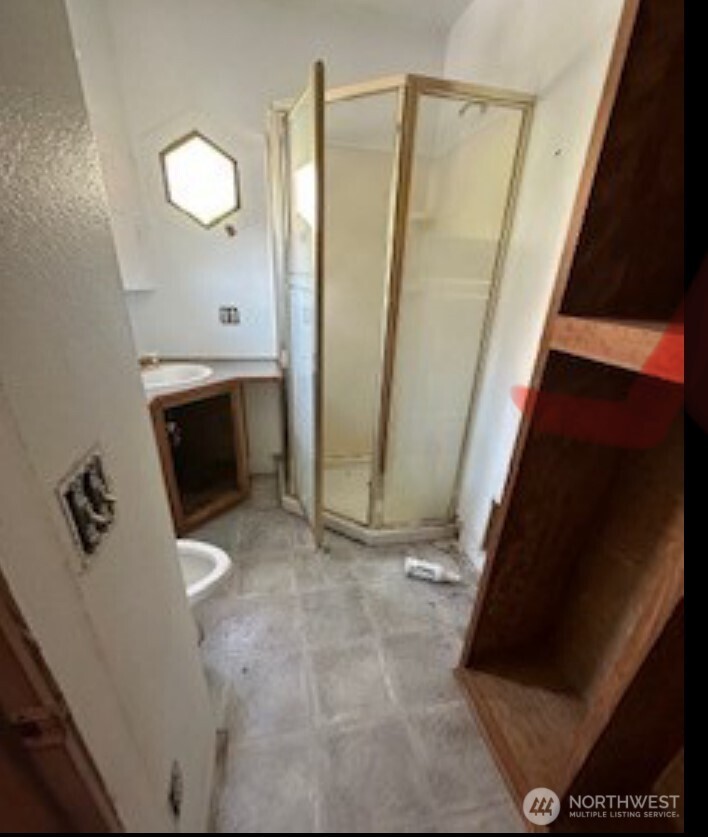 193 Golden Road Property Photo 27