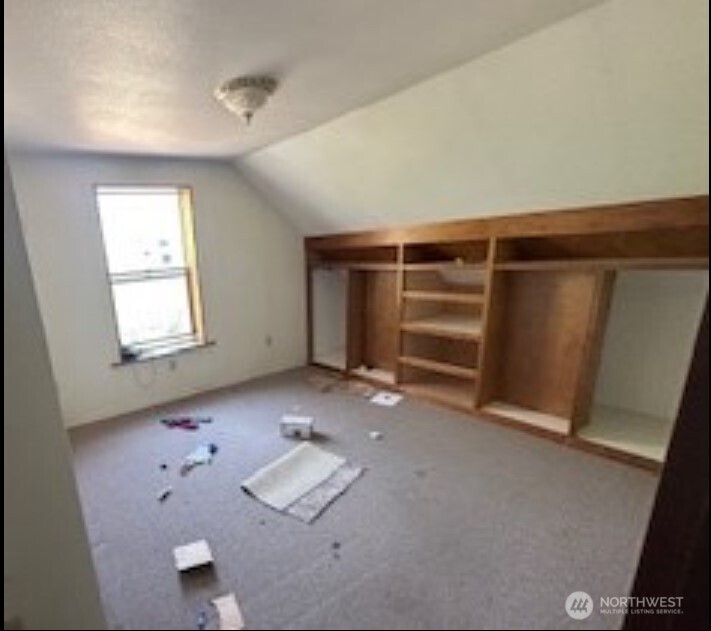 193 Golden Road Property Photo 28