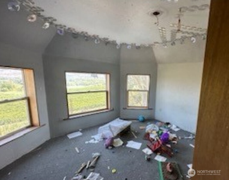 193 Golden Road Property Photo 29