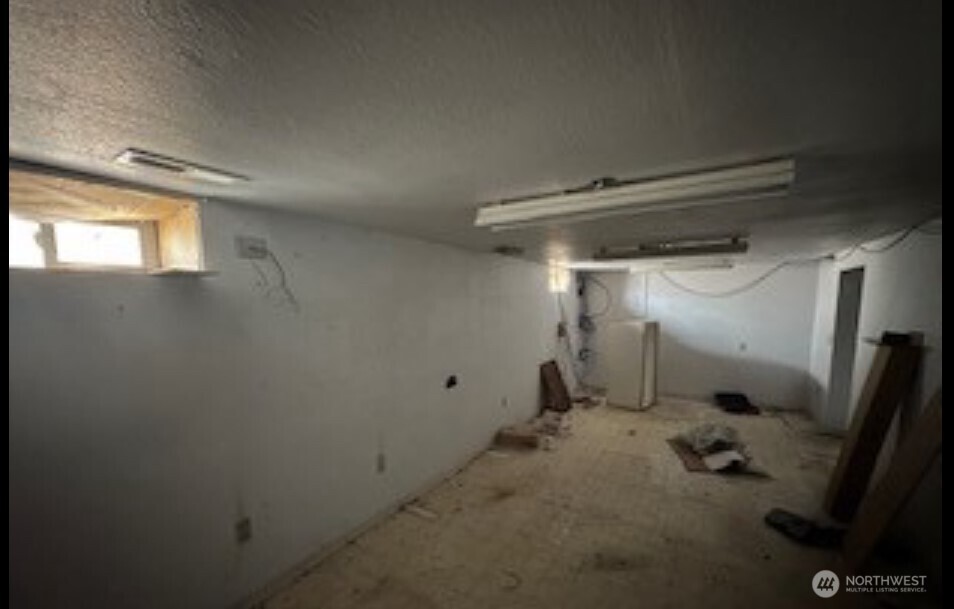 193 Golden Road Property Photo 30