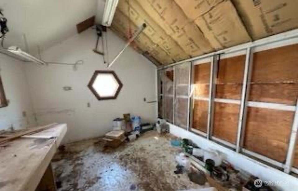 193 Golden Road Property Photo 32