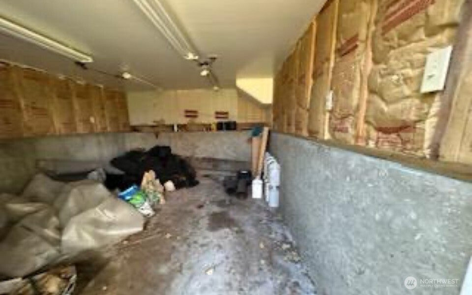 193 Golden Road Property Photo 33