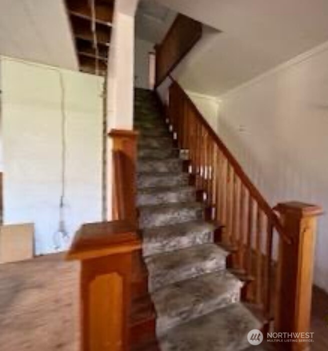 193 Golden Road Property Photo 35