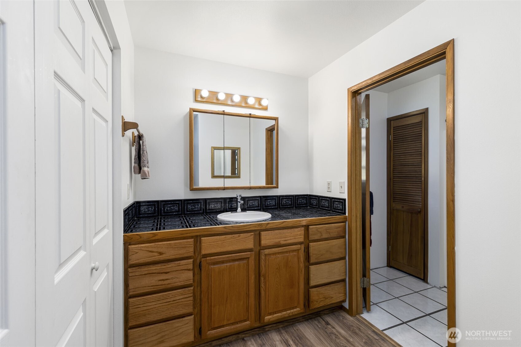 919 43rd Street Property Photo 17