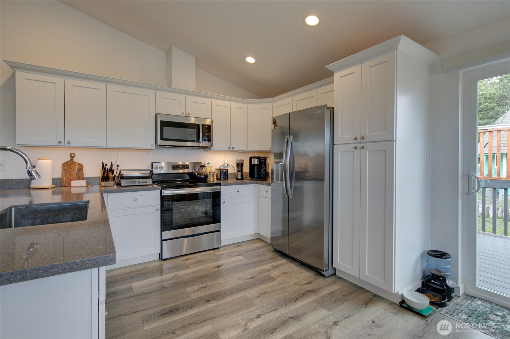 531 Point Brown Avenue Property Photo 7