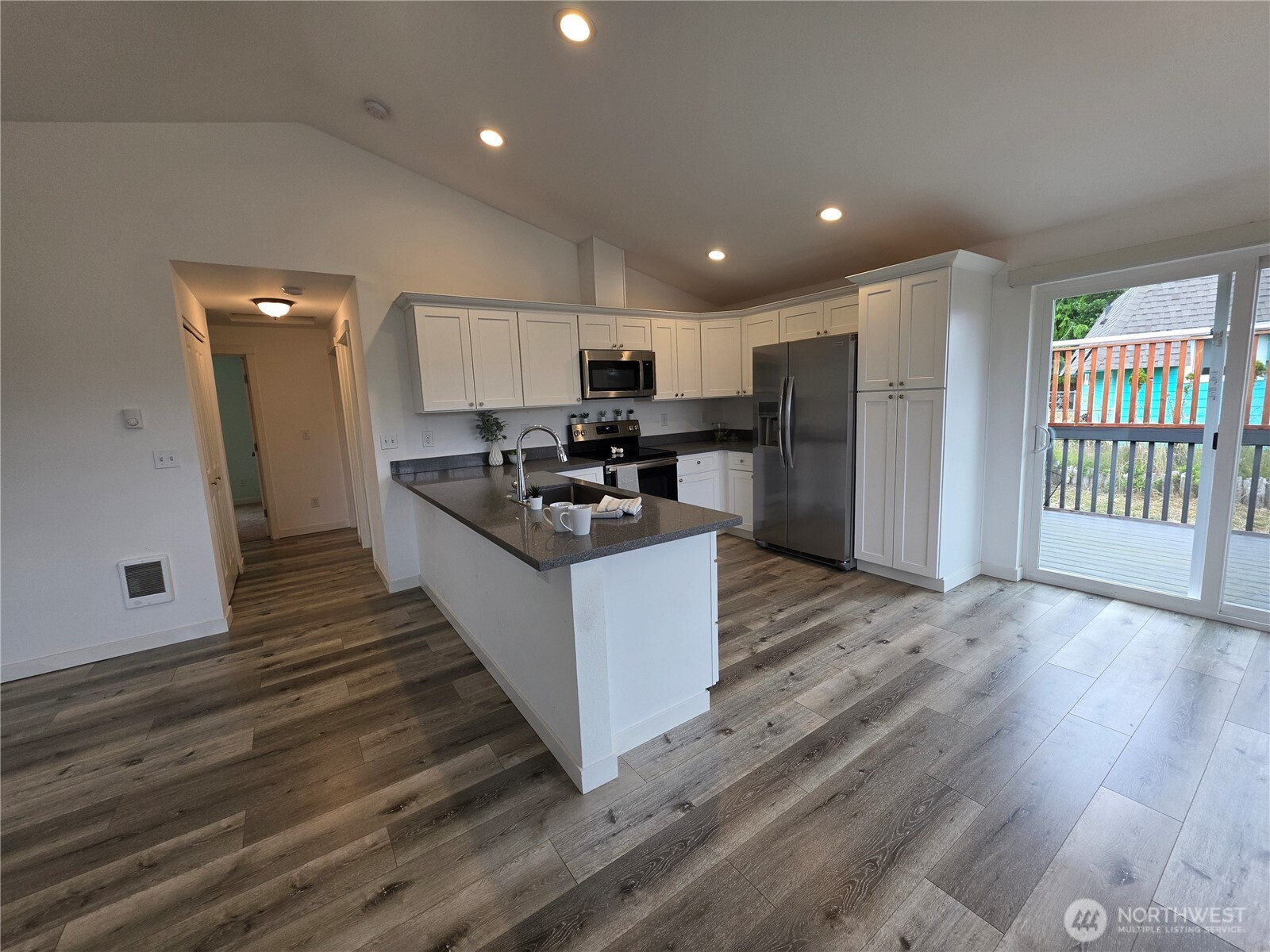 531 Point Brown Avenue Property Photo 10