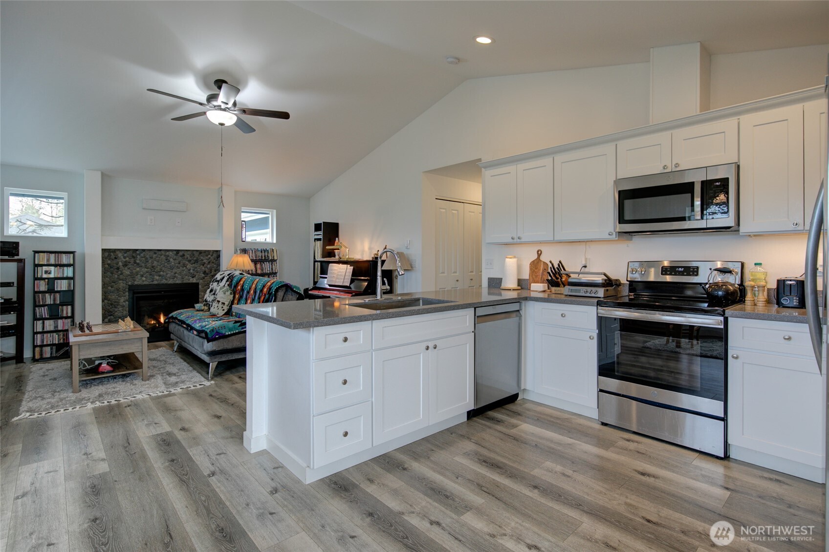 531 Point Brown Avenue Property Photo 12