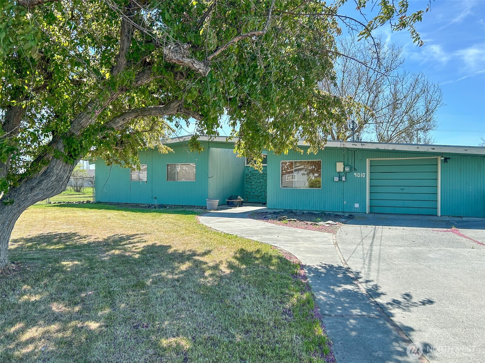 9010 Bong Loop Property Photo