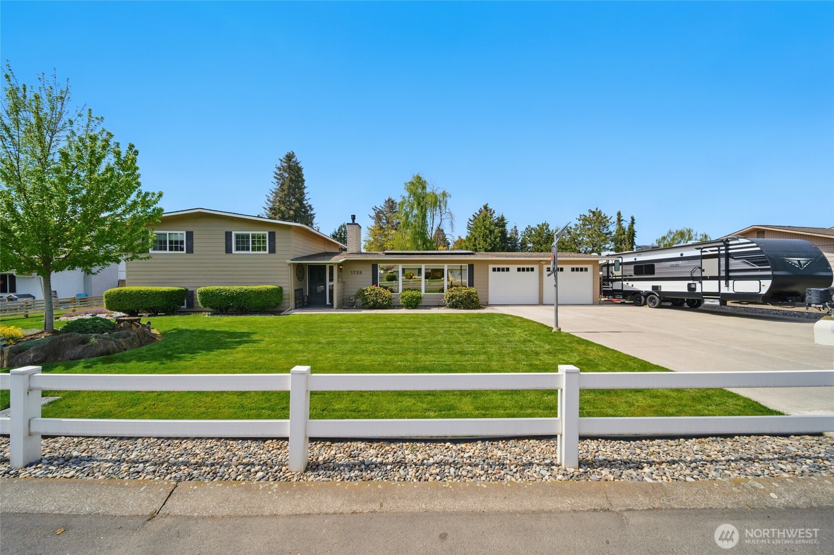 1738 Home Ave Property Photo 1