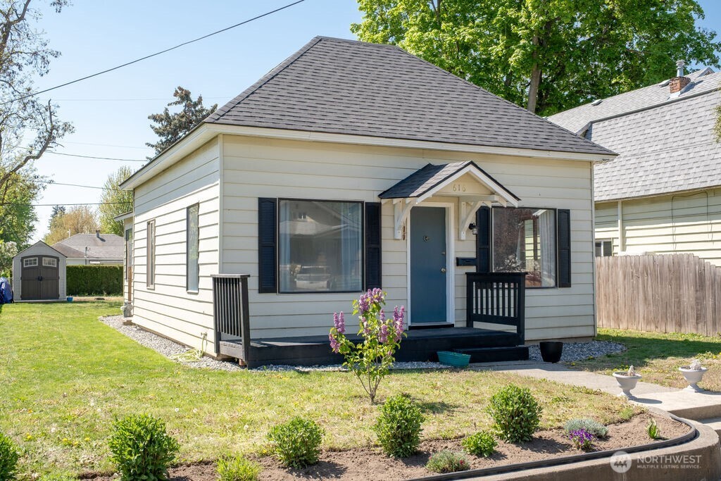 616 Pleasant Street Property Photo