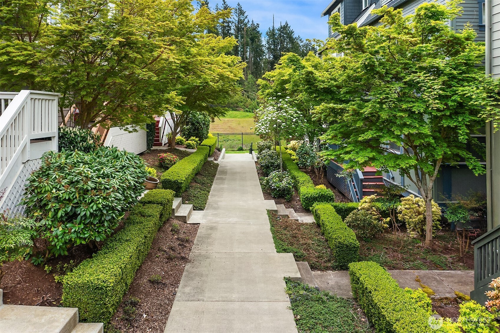 365 Ne Denny Way Property Photo 2