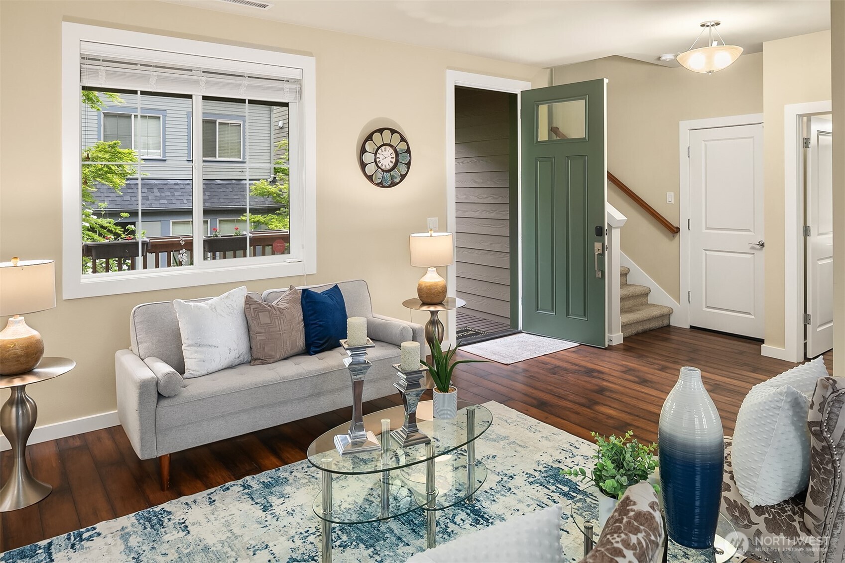 365 Ne Denny Way Property Photo 3