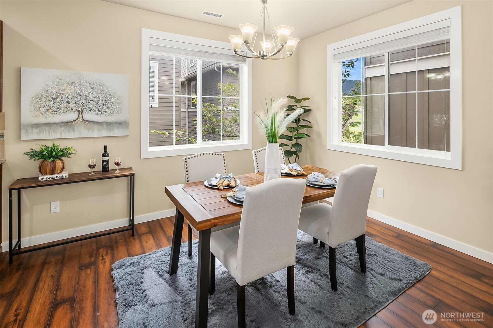 365 Ne Denny Way Property Photo 5
